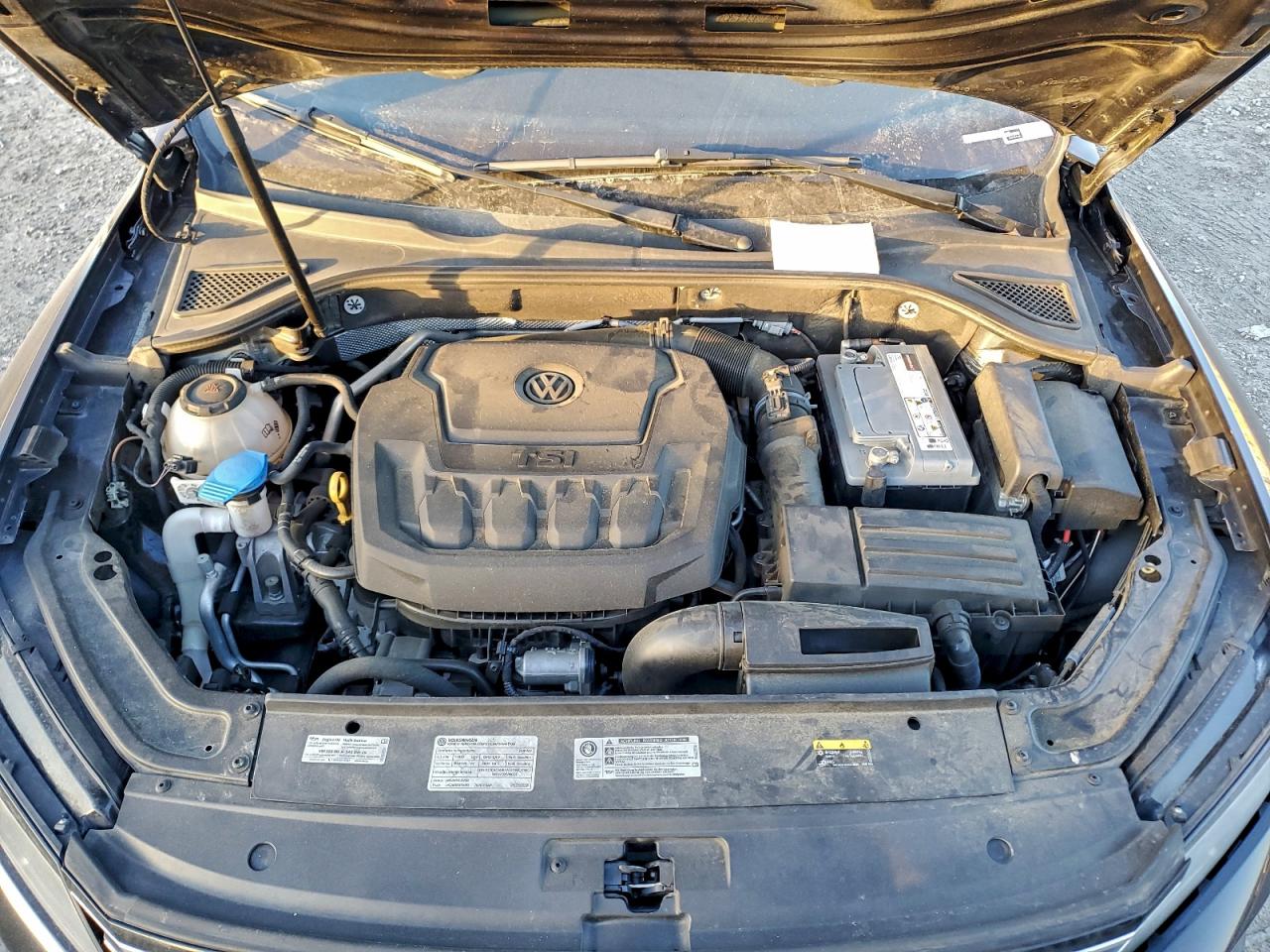 2018 VOLKSWAGEN PASSAT SE photo 11
