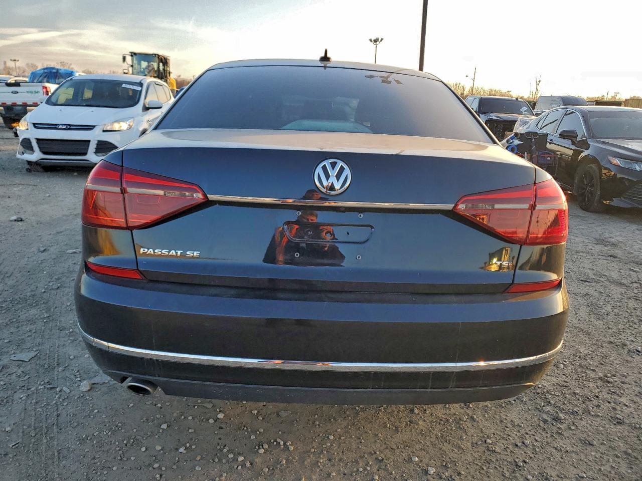 2018 VOLKSWAGEN PASSAT SE photo 6