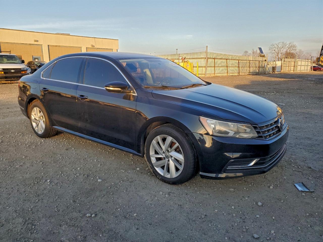 2018 VOLKSWAGEN PASSAT SE photo 4
