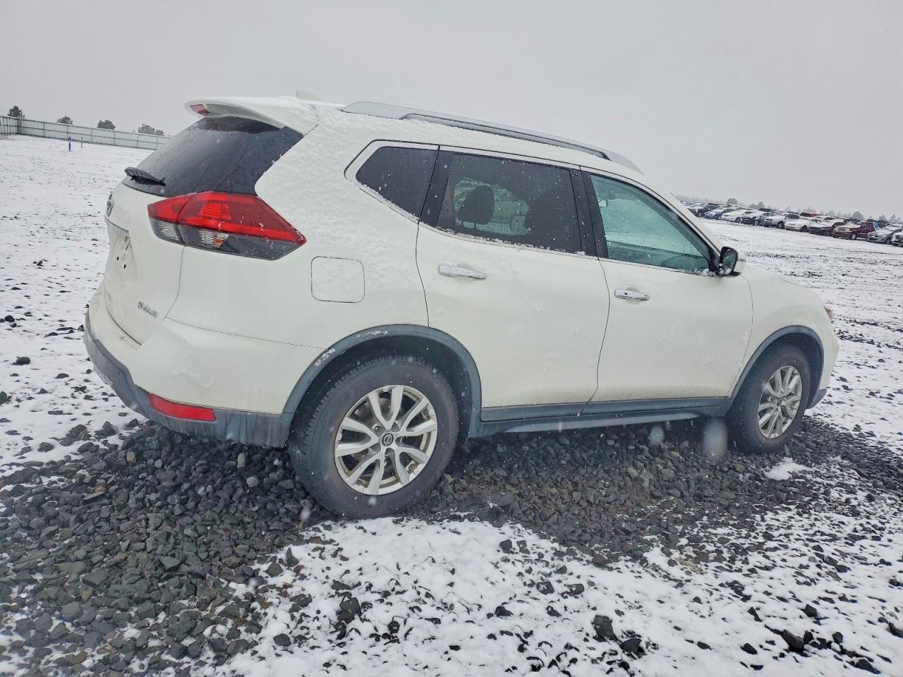 2018 NISSAN ROGUE S photo 3