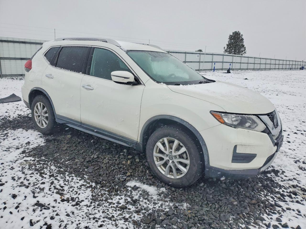 2018 NISSAN ROGUE S photo 4