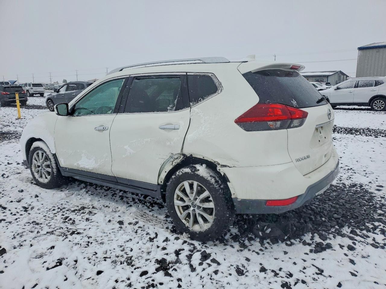 2018 NISSAN ROGUE S photo 2