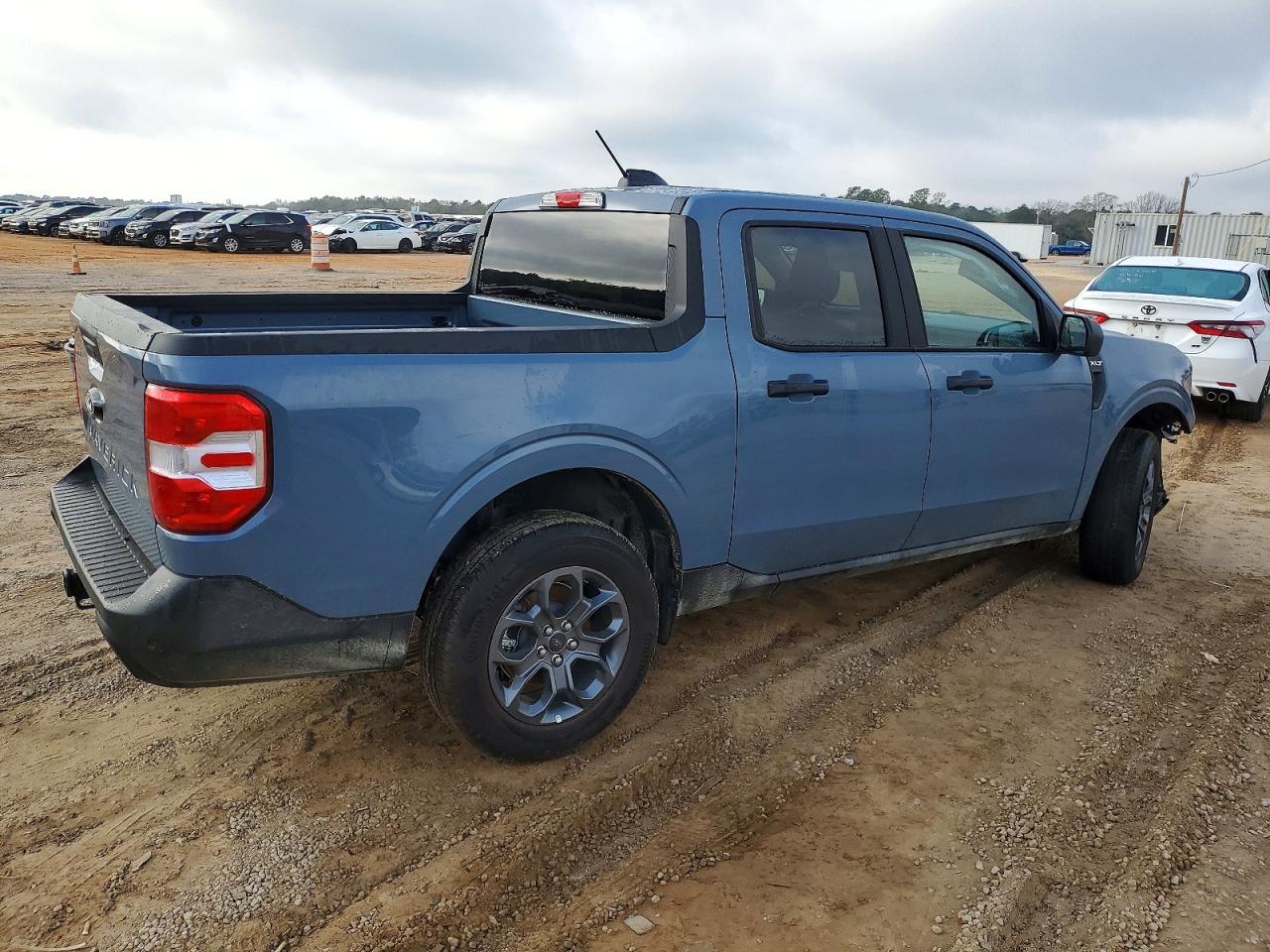 2025 FORD MAVERICK XLT photo 3