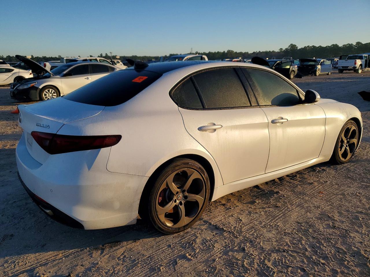 2017 ALFA ROMEO GIULIA TI photo 3