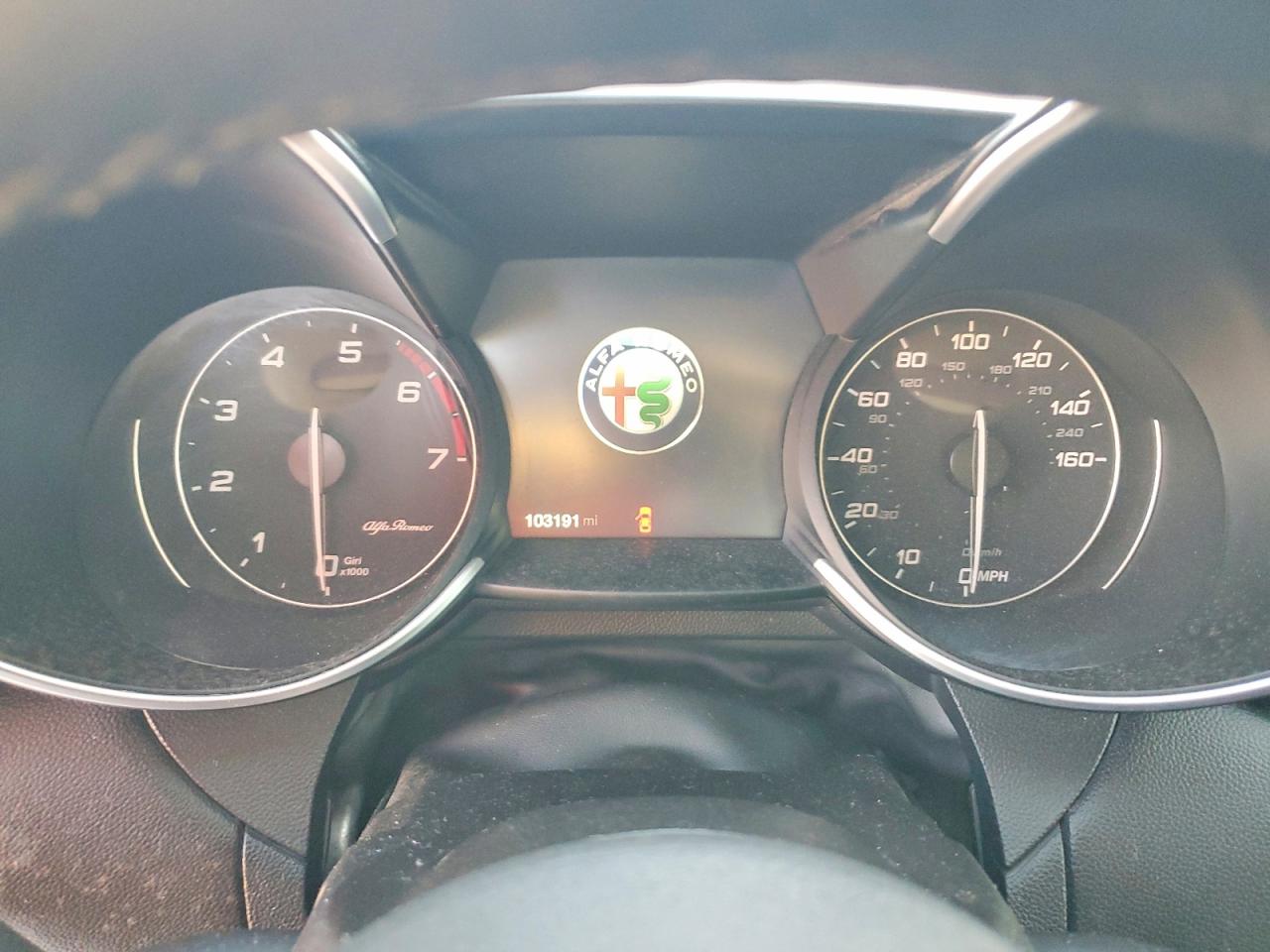 2017 ALFA ROMEO GIULIA TI photo 9