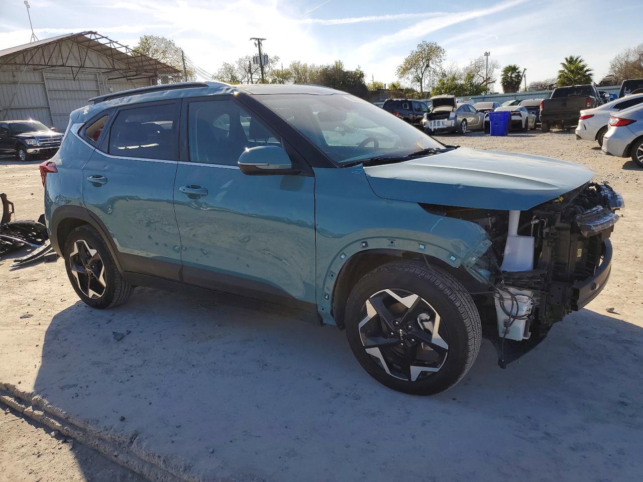 2025 KIA SELTOS EX photo 4