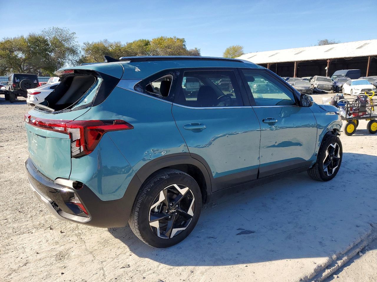 2025 KIA SELTOS EX photo 3