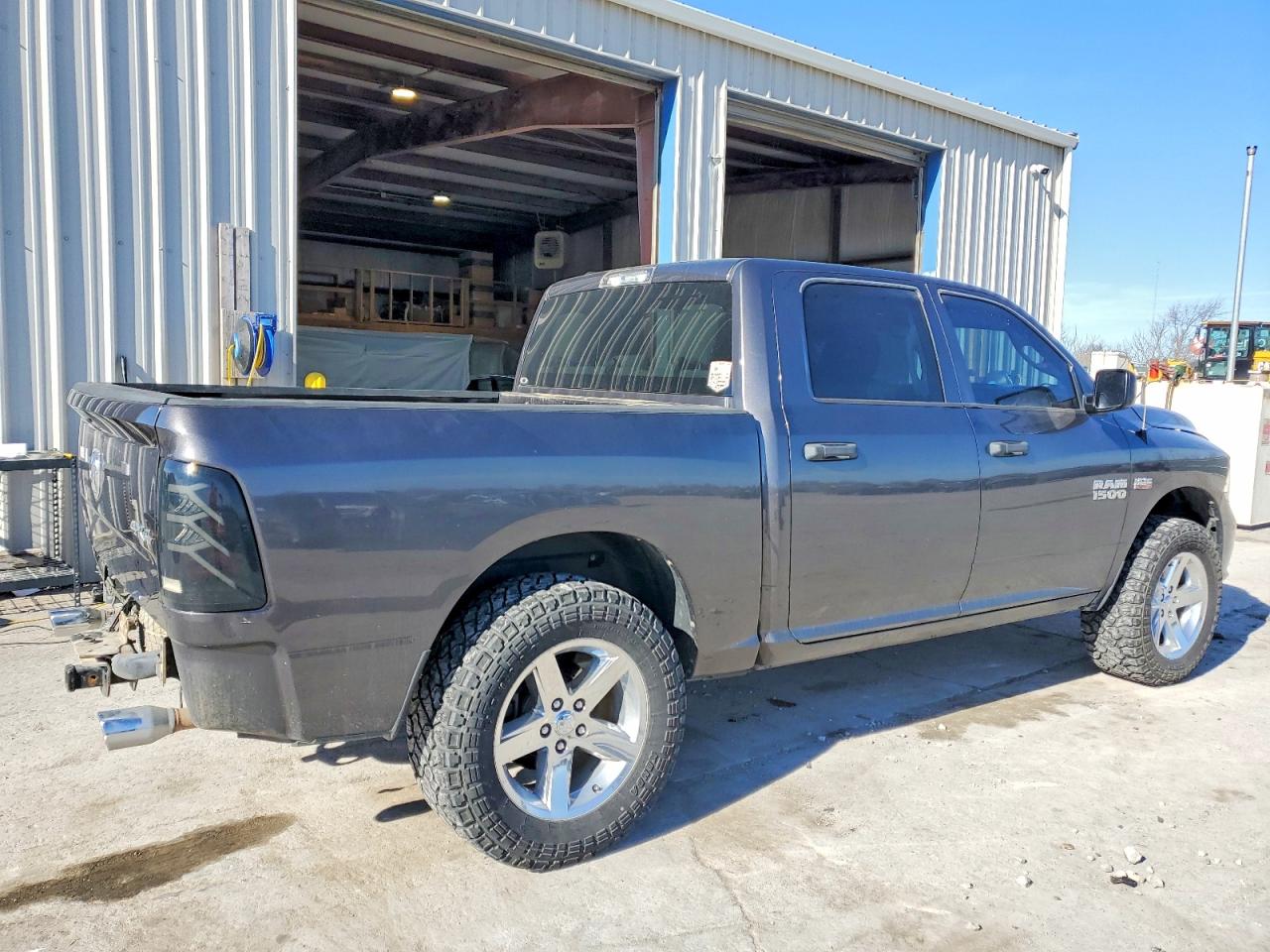 2014 RAM 1500 ST photo 3