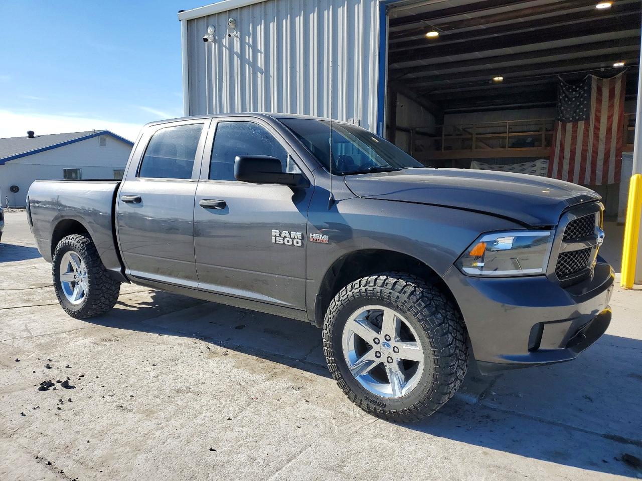 2014 RAM 1500 ST photo 4