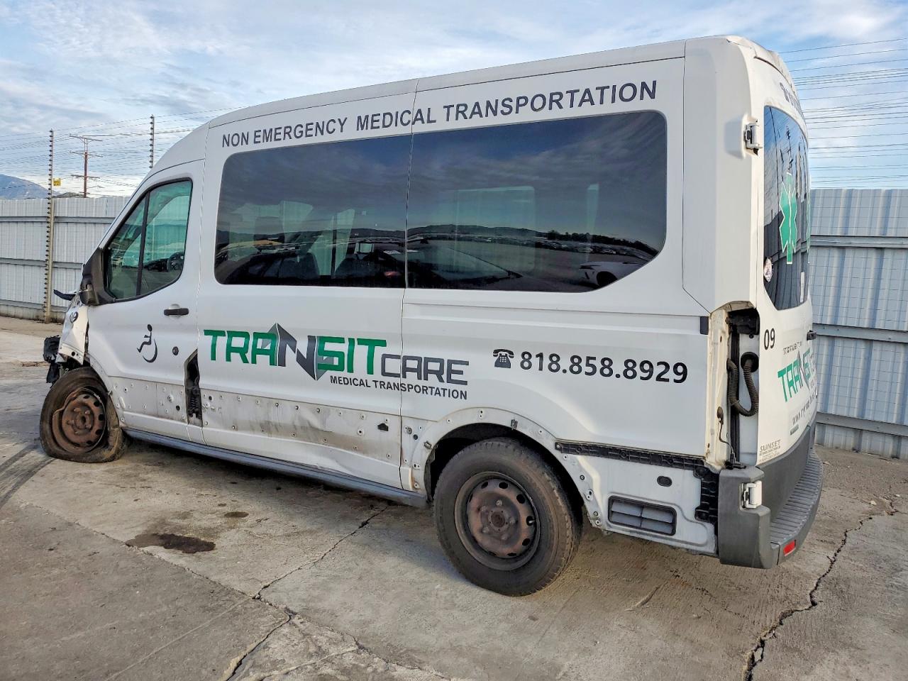 2018 FORD TRANSIT T-150 photo 2