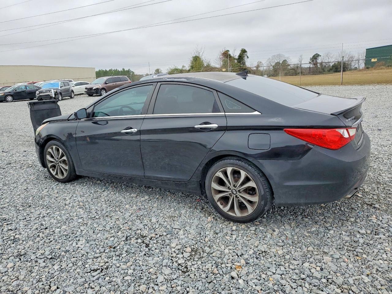 2013 HYUNDAI SONATA SE photo 2