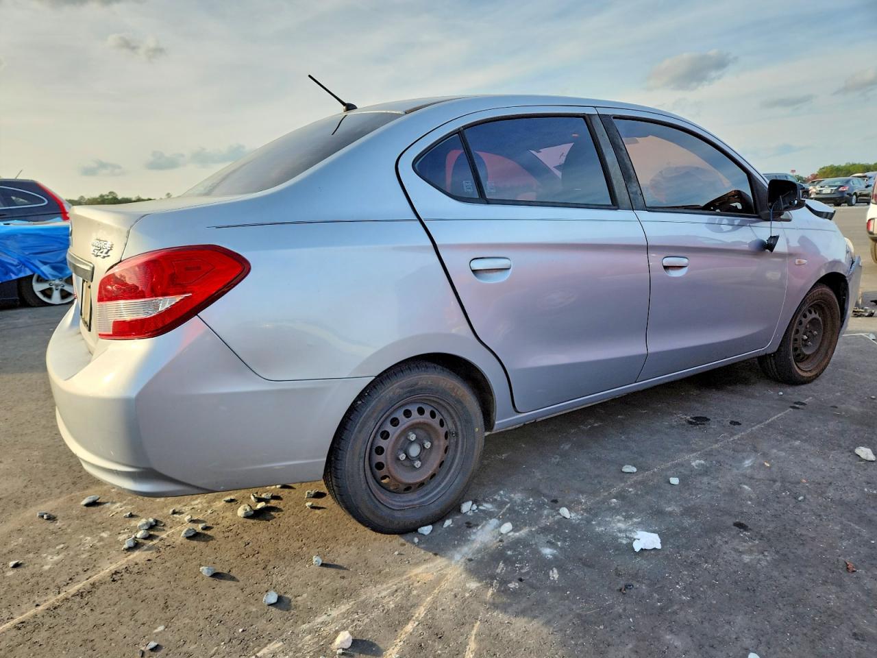 2017 MITSUBISHI MIRAGE G4 ES photo 3