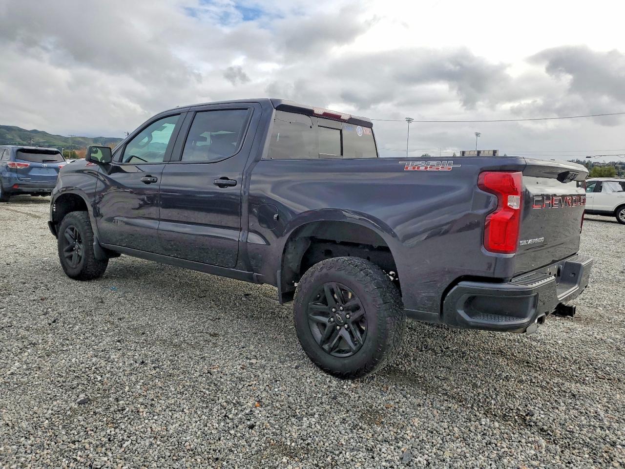 2024 CHEVROLET SILVERADO K1500 LT TRAIL BOSS photo 2