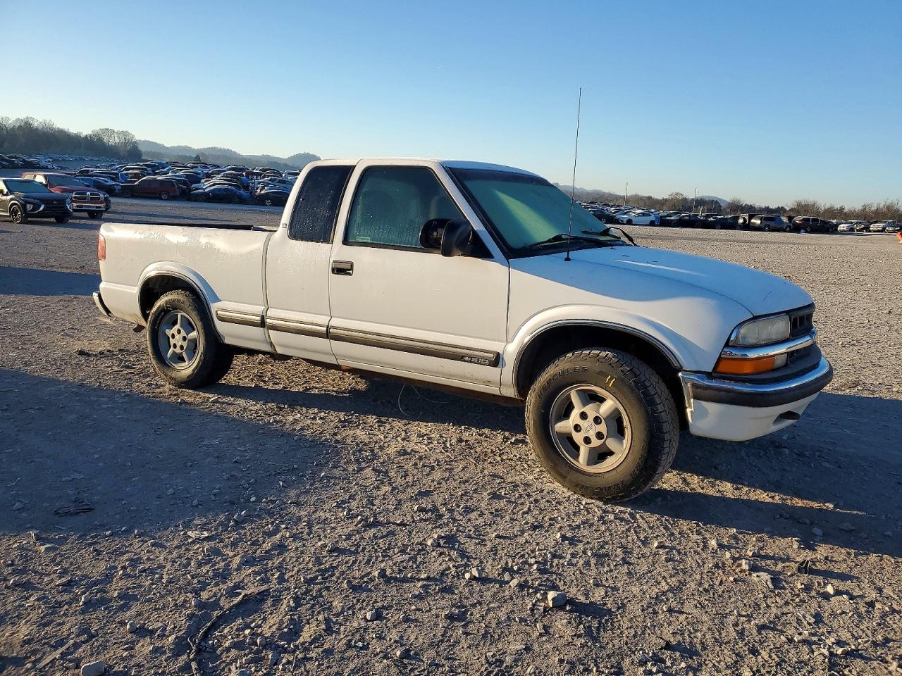 2000 CHEVROLET S TRUCK S10 photo 4