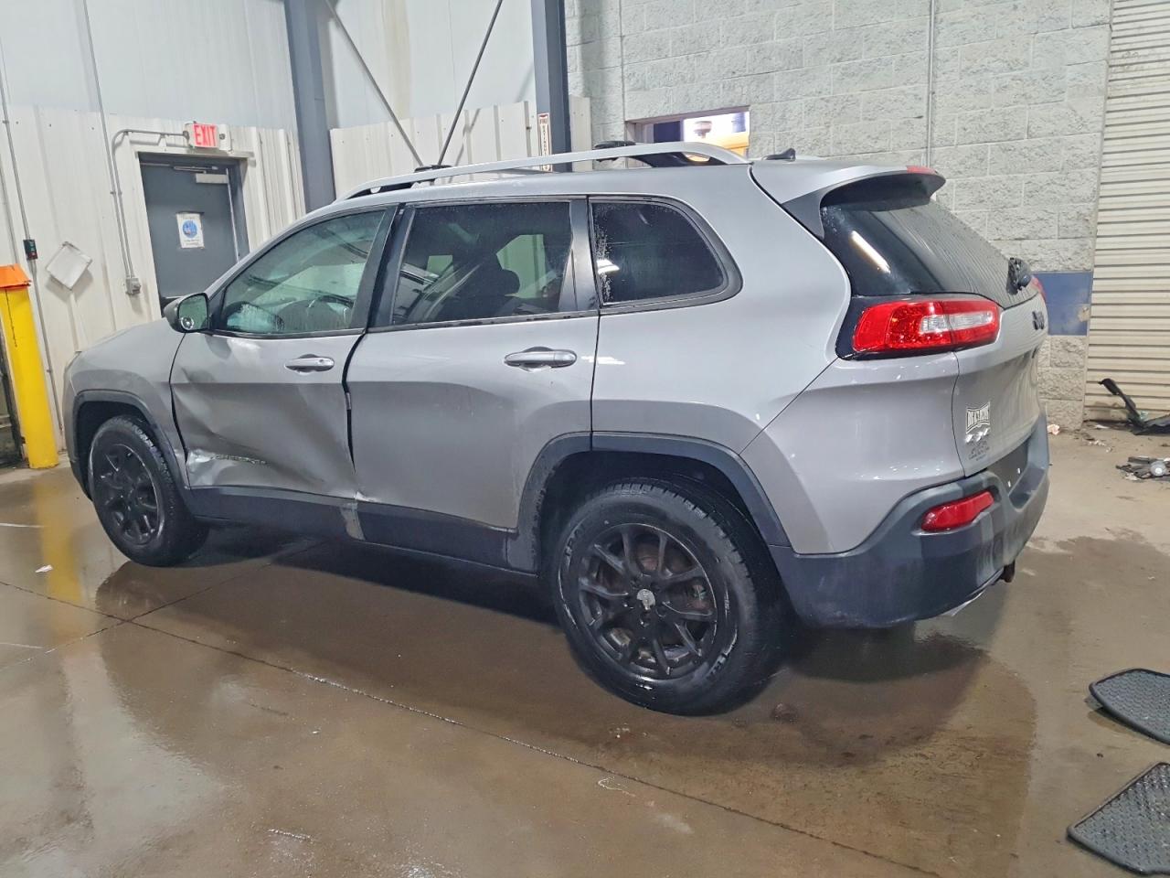 2015 JEEP CHEROKEE LATITUDE photo 2