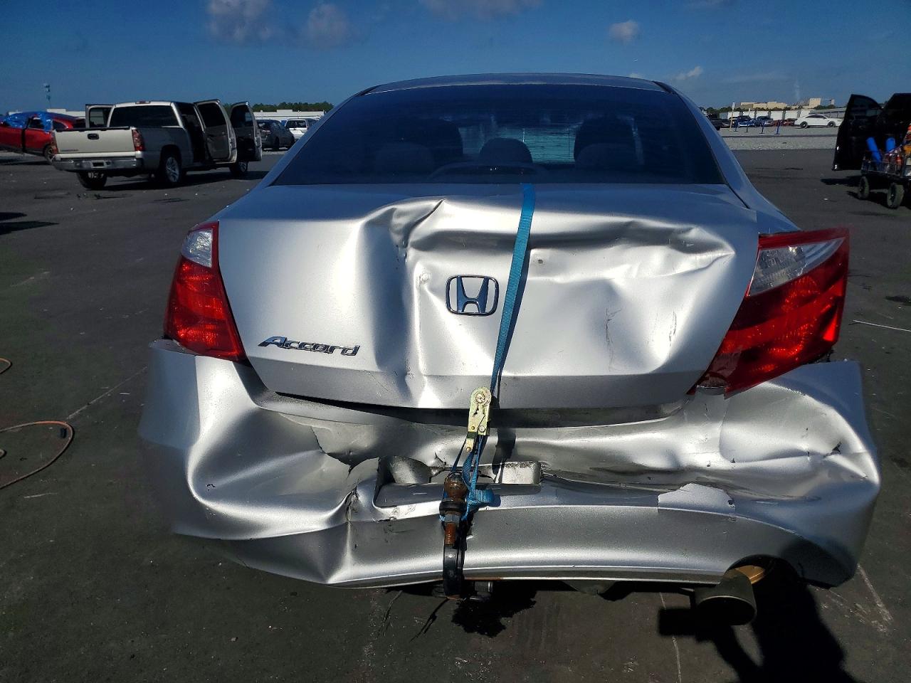 2010 HONDA ACCORD LX photo 16
