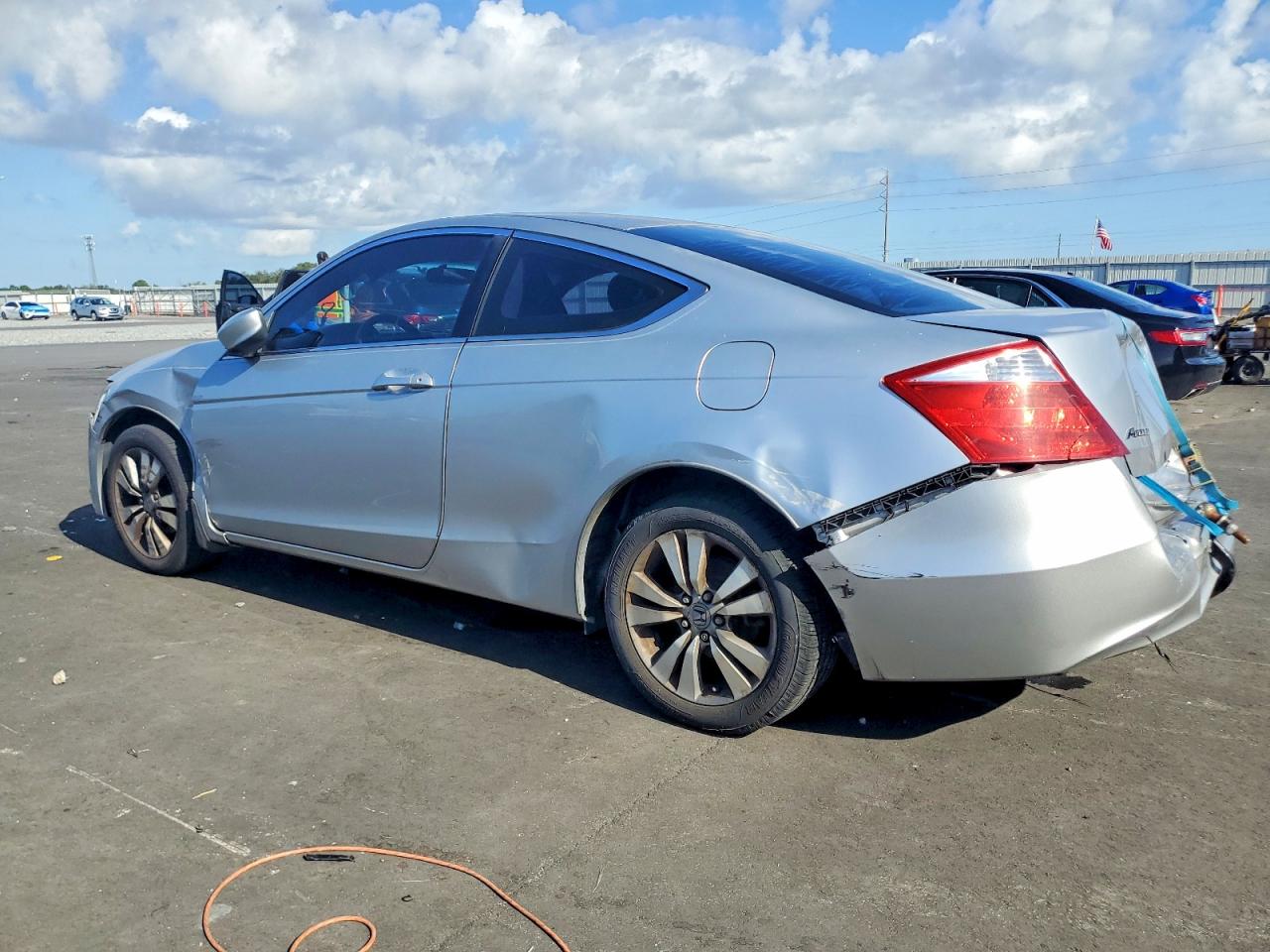 2010 HONDA ACCORD LX photo 4