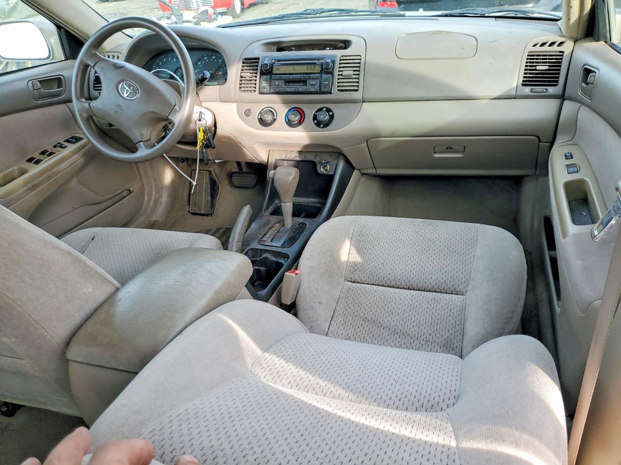 2003 TOYOTA CAMRY LE photo 8