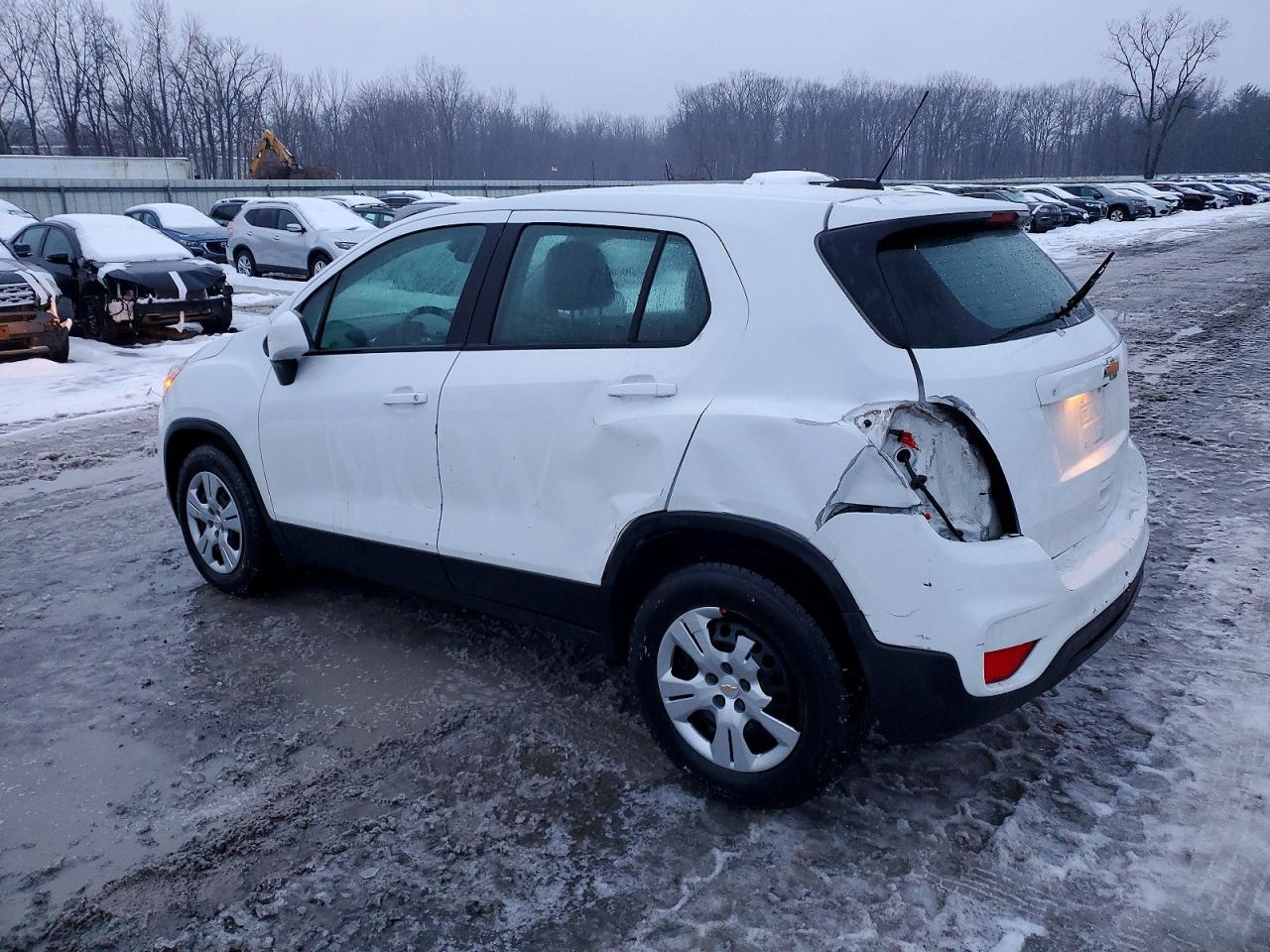2018 CHEVROLET TRAX LS photo 2