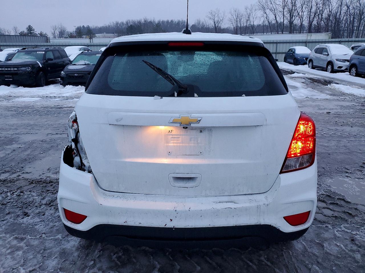 2018 CHEVROLET TRAX LS photo 6