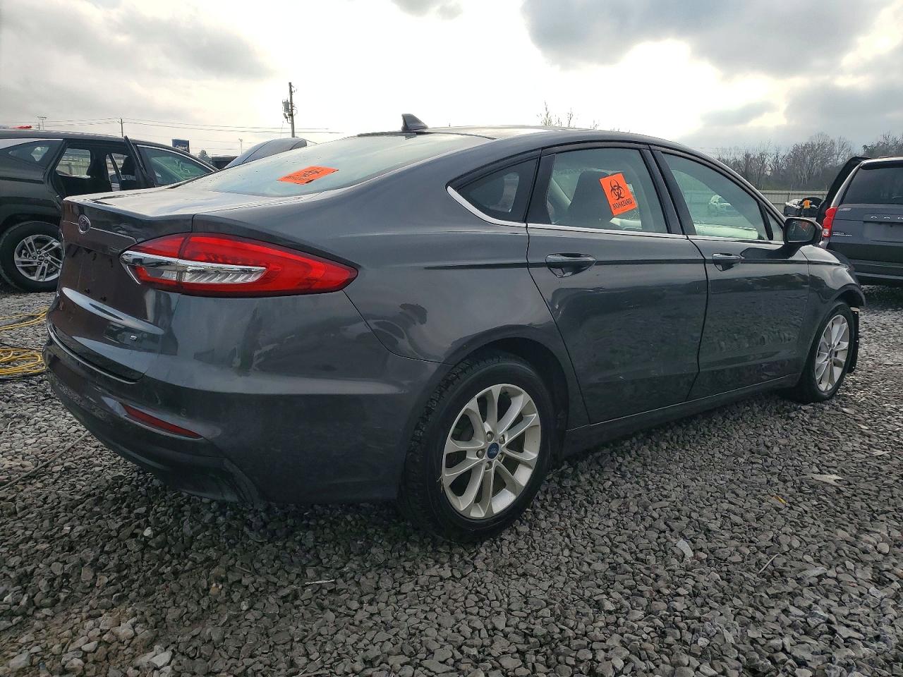 2019 FORD FUSION SE photo 3