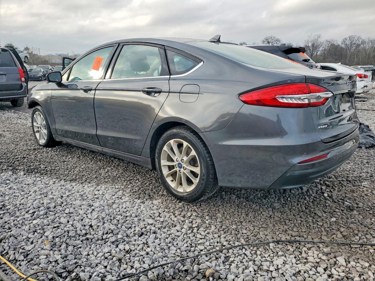 2019 FORD FUSION SE photo 2