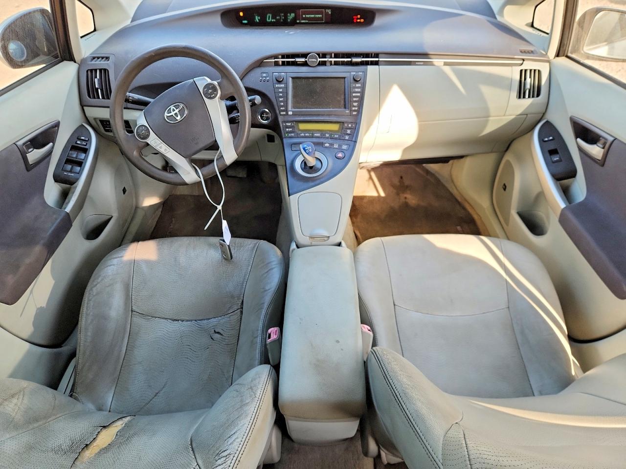 2011 TOYOTA PRIUS photo 15