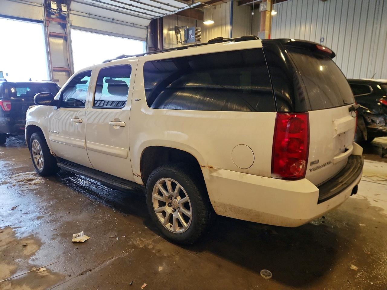 2007 GMC YUKON XL K1500 photo 2