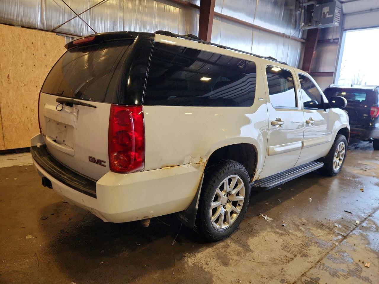 2007 GMC YUKON XL K1500 photo 3