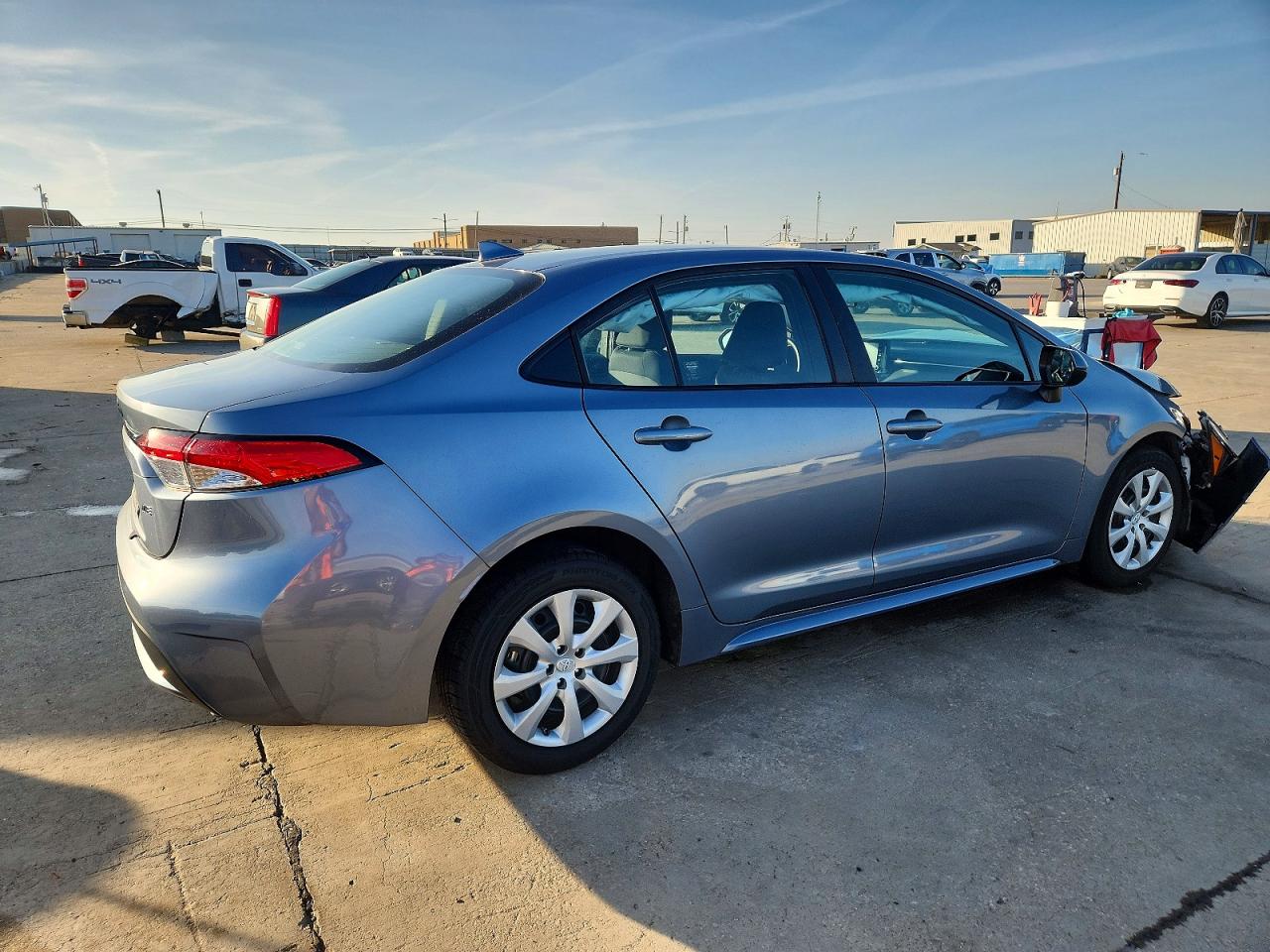 2022 TOYOTA COROLLA LE photo 3