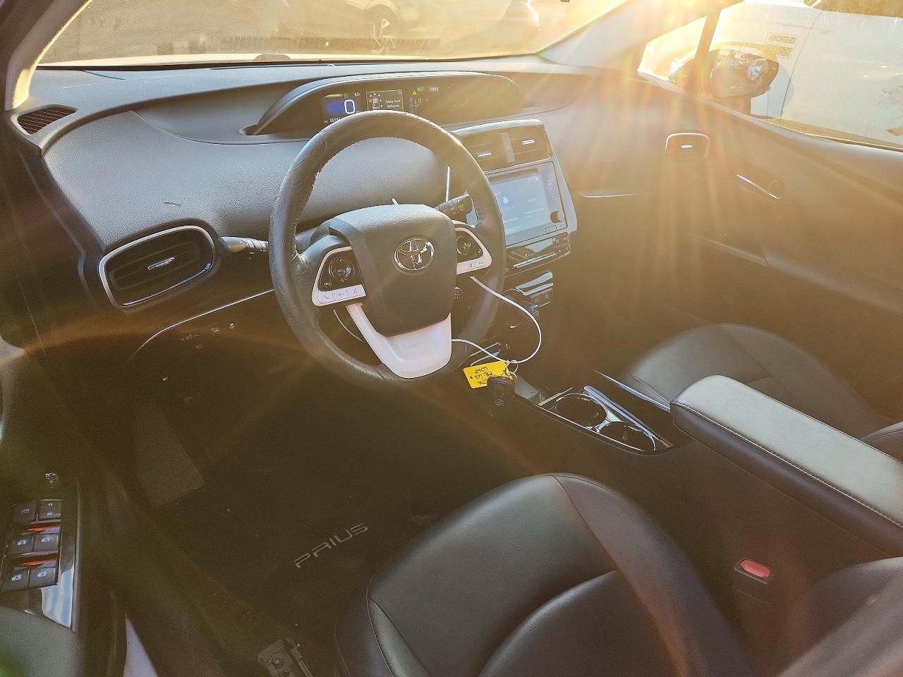 2018 TOYOTA PRIUS photo 8