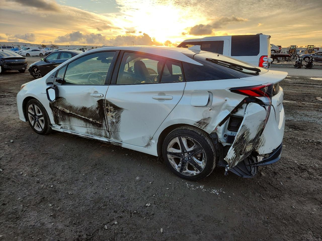 2018 TOYOTA PRIUS photo 2