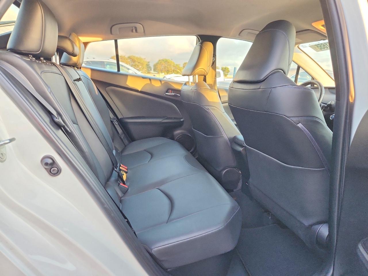 2018 TOYOTA PRIUS photo 10