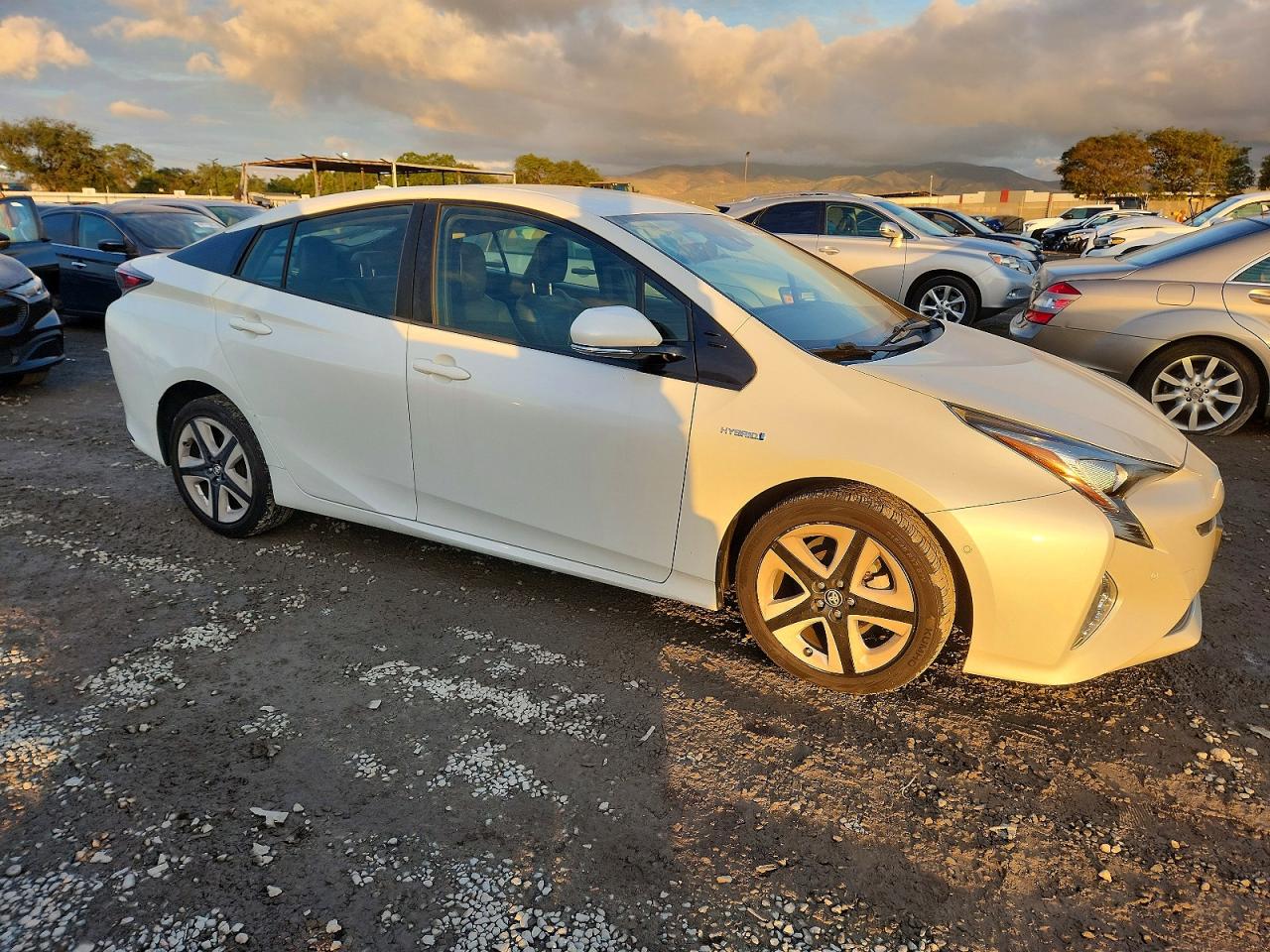 2018 TOYOTA PRIUS photo 4