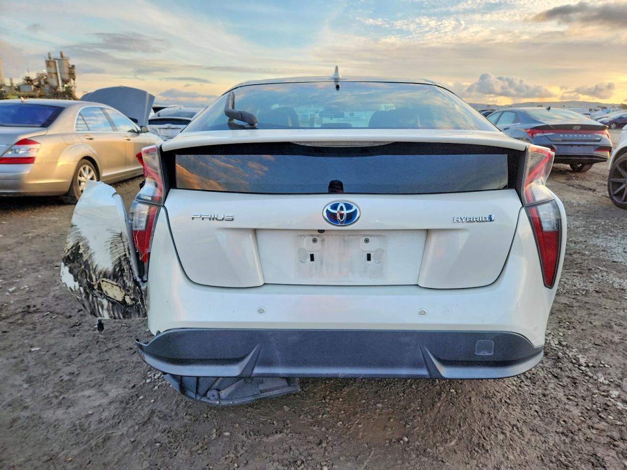 2018 TOYOTA PRIUS photo 6