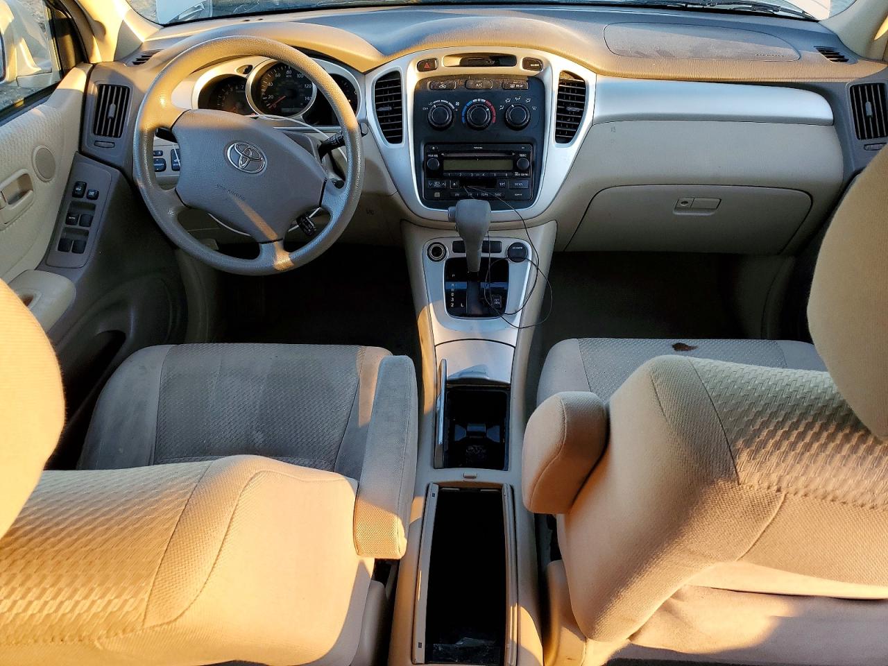 2004 TOYOTA HIGHLANDER photo 8