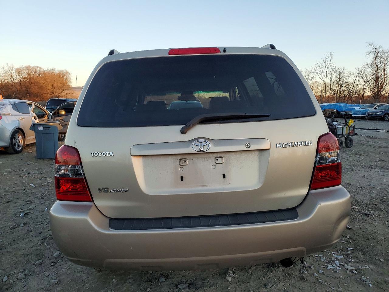 2004 TOYOTA HIGHLANDER photo 6