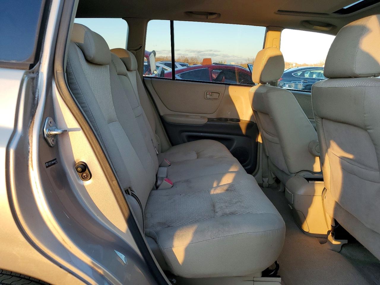 2004 TOYOTA HIGHLANDER photo 11