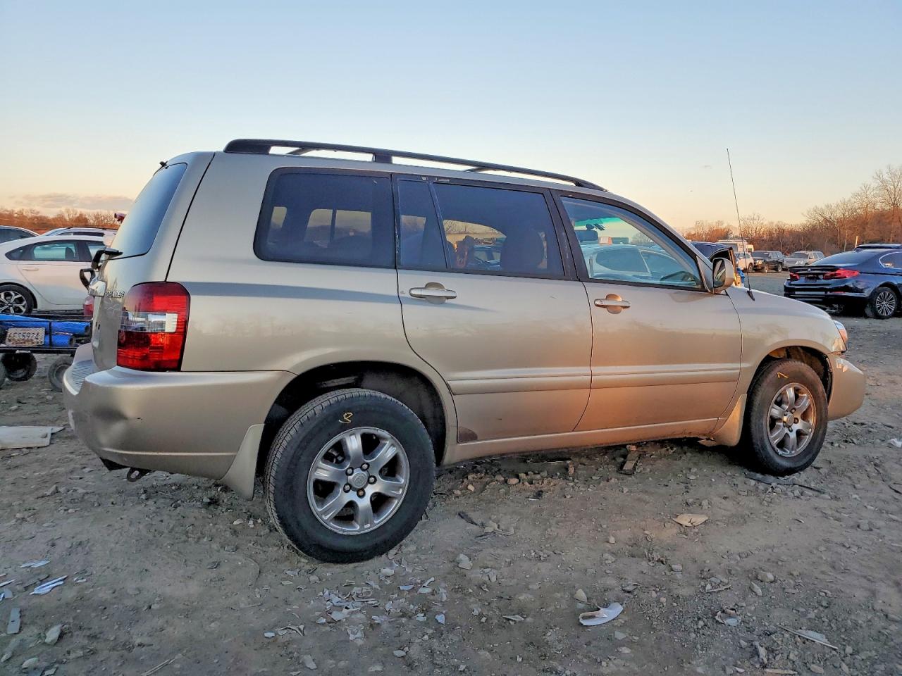 2004 TOYOTA HIGHLANDER photo 3