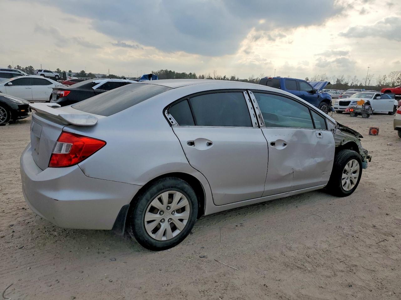 2012 HONDA CIVIC LX photo 5