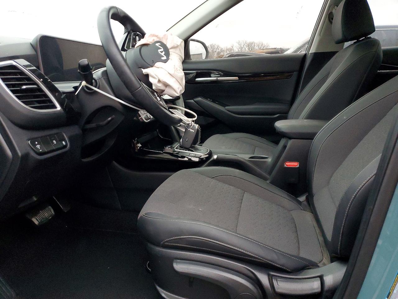 2025 KIA SELTOS S photo 13