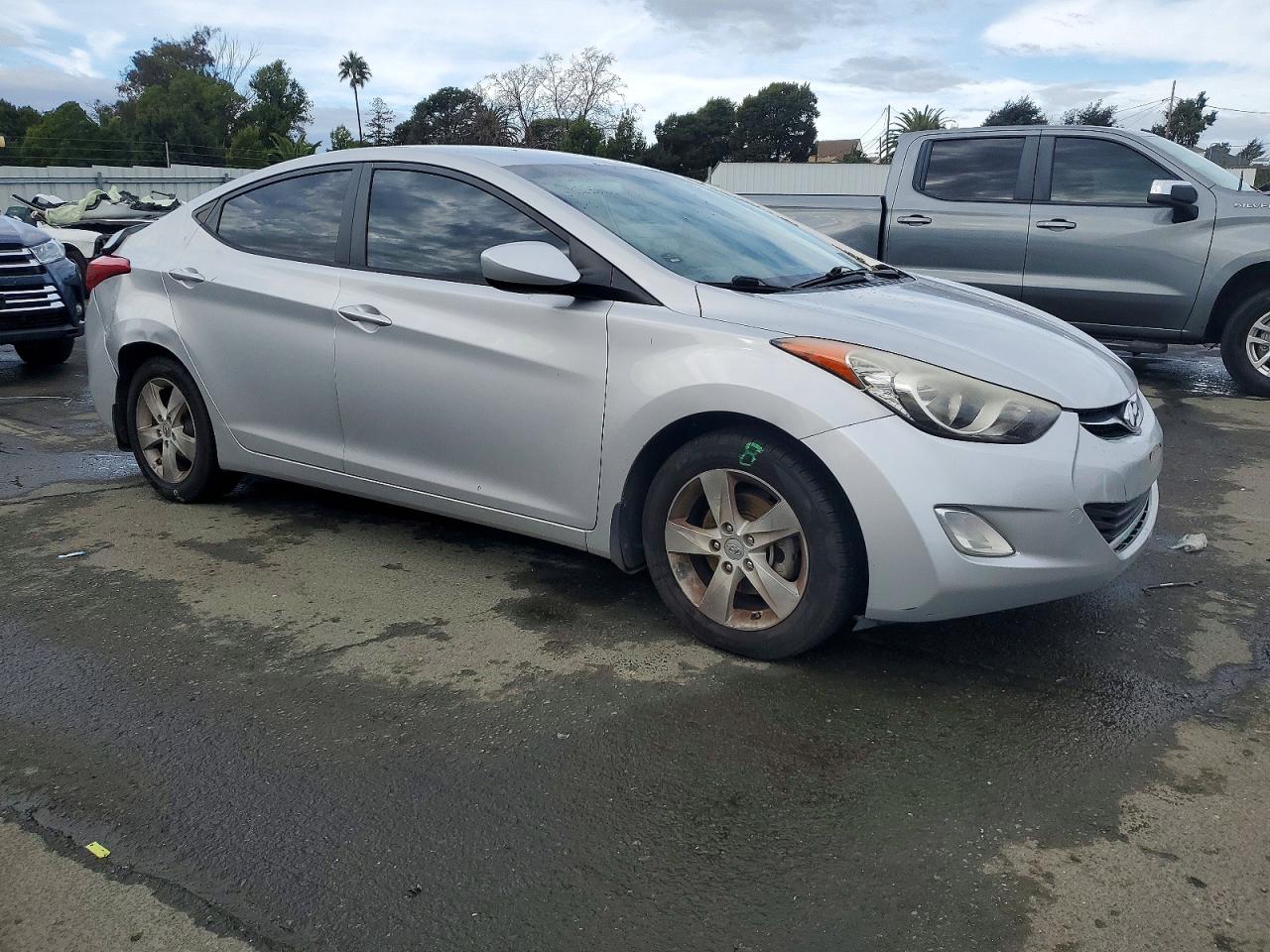 2013 HYUNDAI ELANTRA GLS photo 4