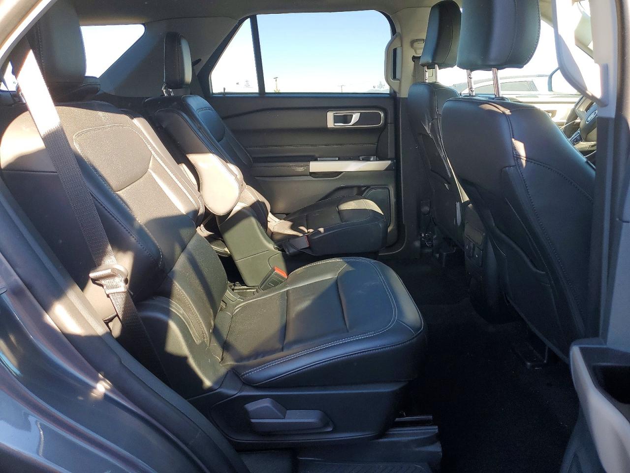 2023 FORD EXPLORER XLT photo 10