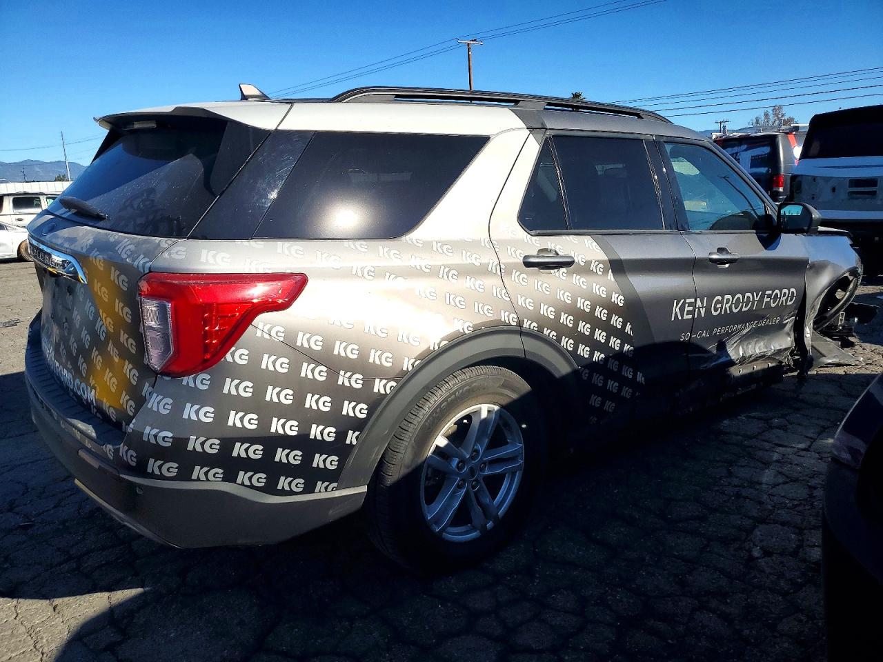 2023 FORD EXPLORER XLT photo 3