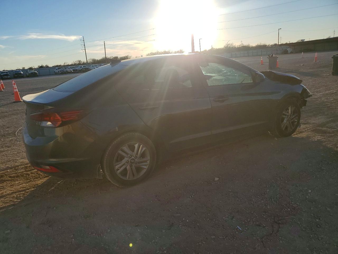 2020 HYUNDAI ELANTRA SEL photo 3
