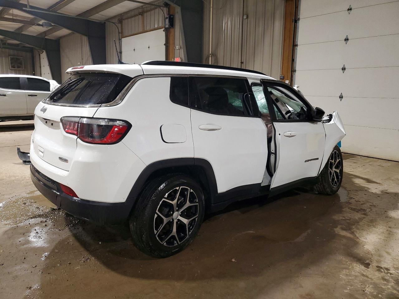 2024 JEEP COMPASS LATITUDE photo 3