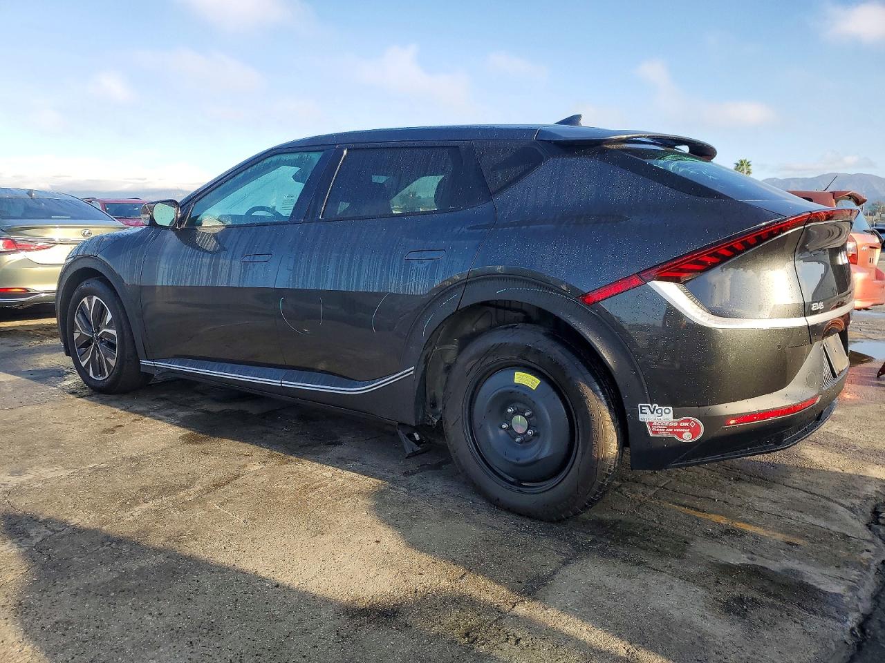2024 KIA EV6 LIGHT photo 3