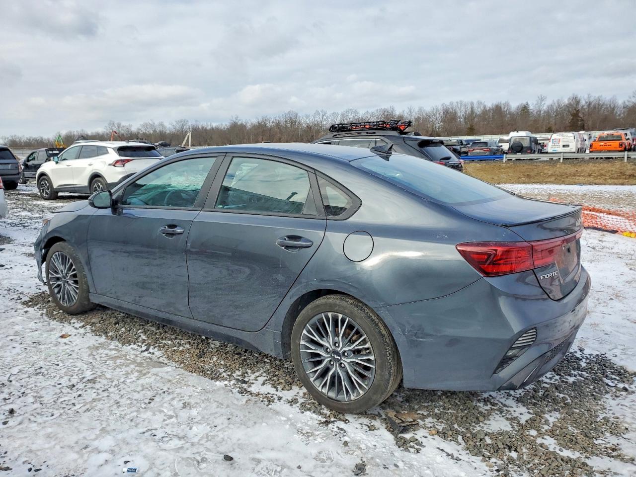 2023 KIA FORTE GT LINE photo 2