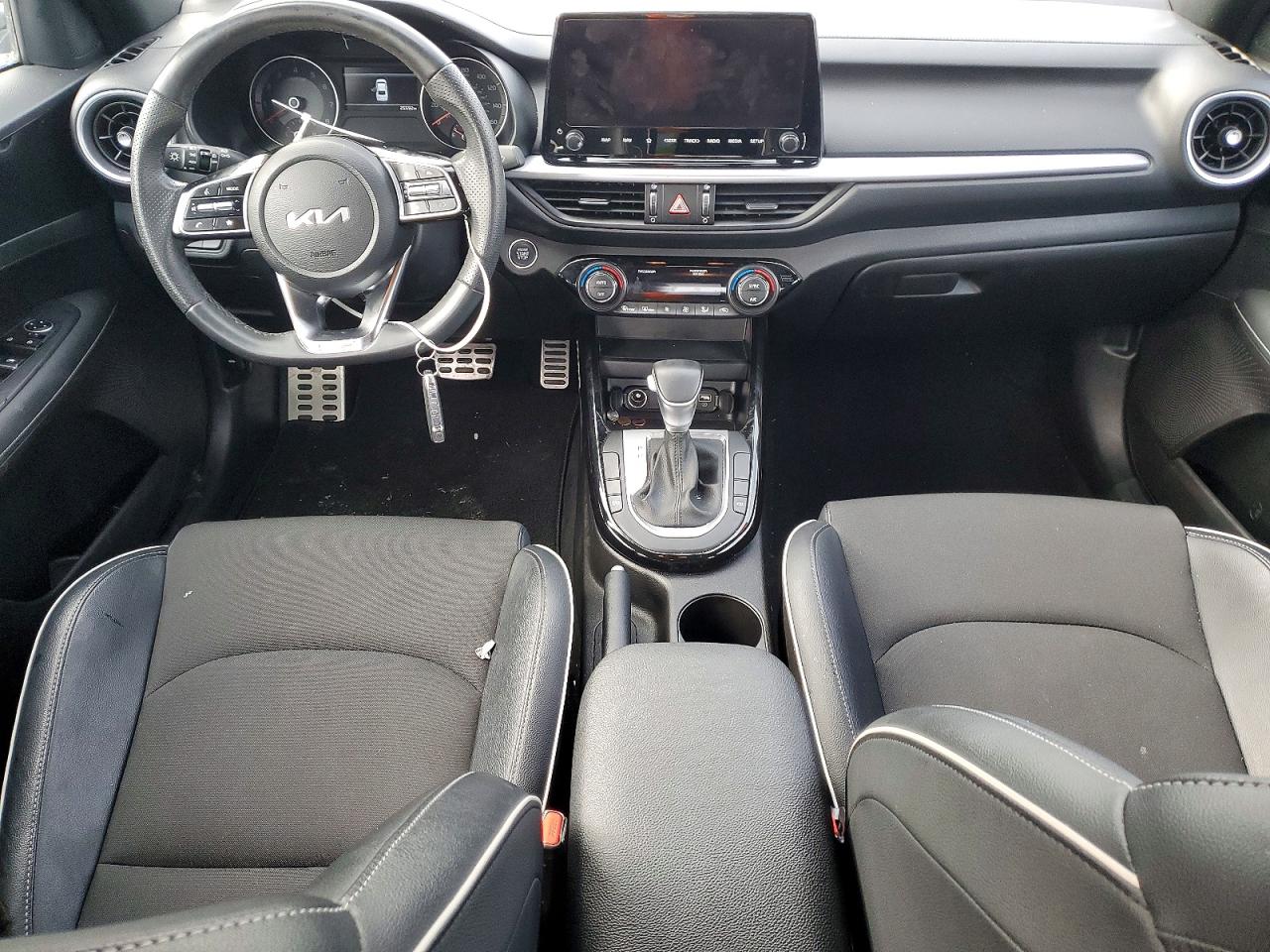 2023 KIA FORTE GT LINE photo 8