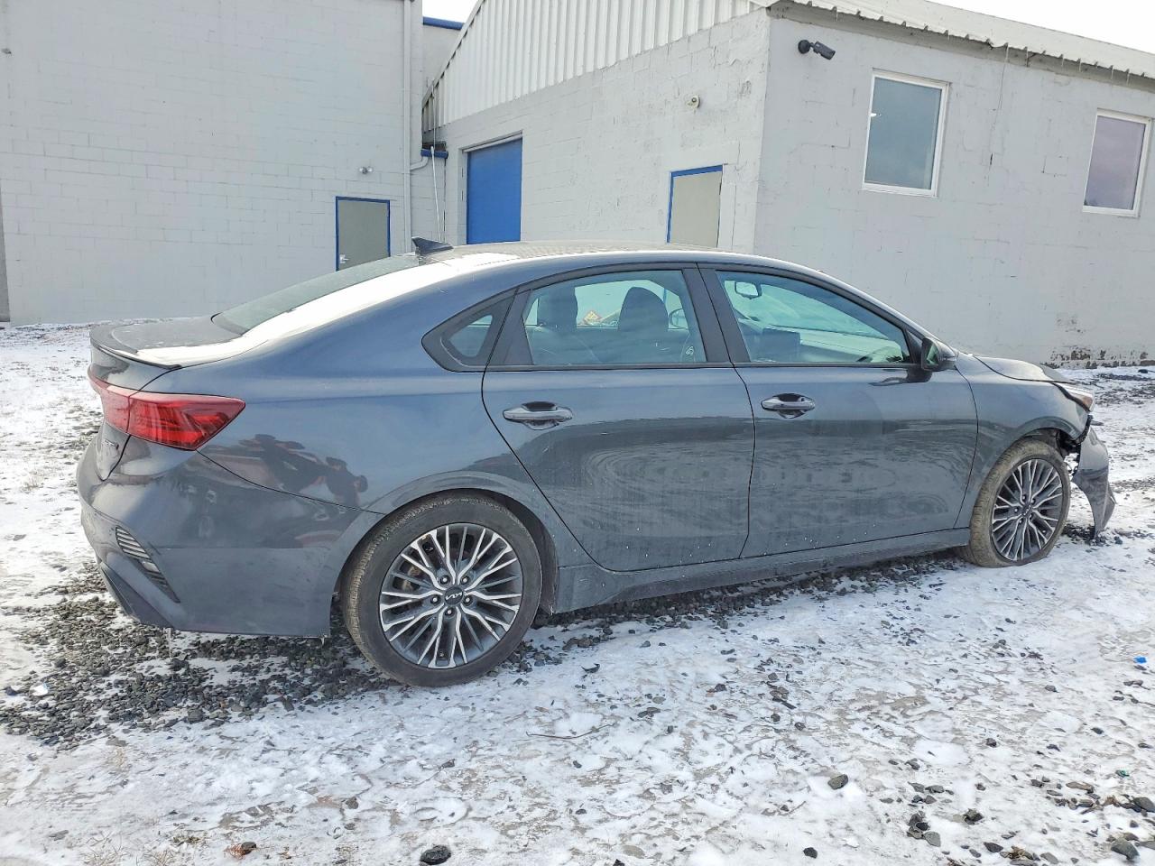 2023 KIA FORTE GT LINE photo 3